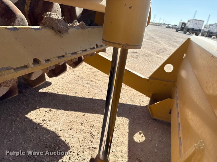 image for item EL2139 2019 Caterpillar CP56B single drum vibratory roller
