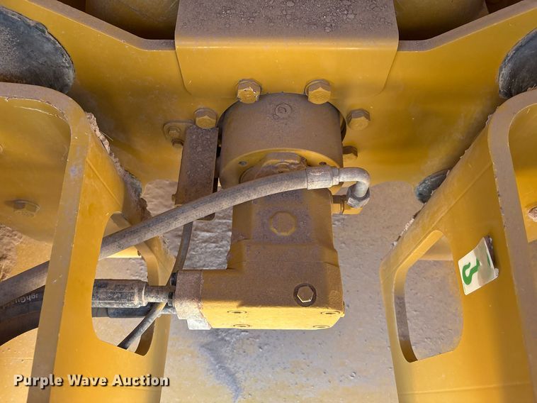 image for item EL2139 2019 Caterpillar CP56B single drum vibratory roller