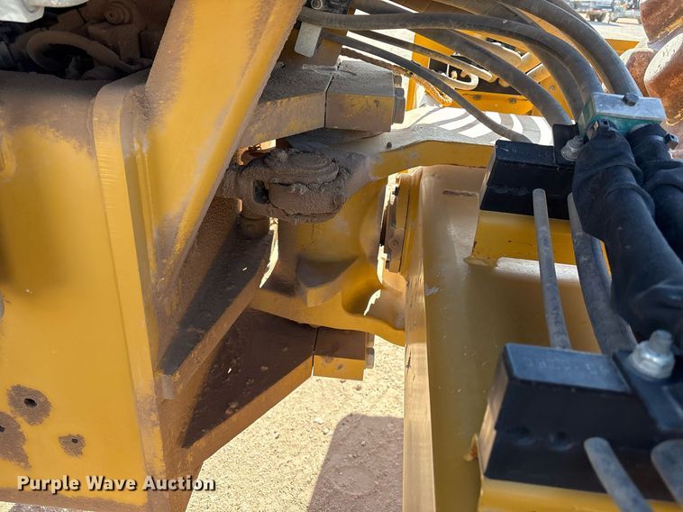 image for item EL2139 2019 Caterpillar CP56B single drum vibratory roller