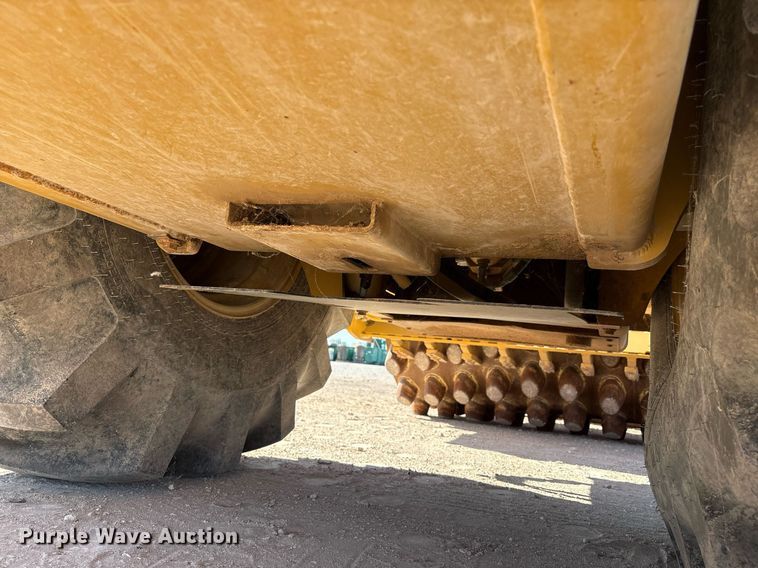 image for item EL2139 2019 Caterpillar CP56B single drum vibratory roller