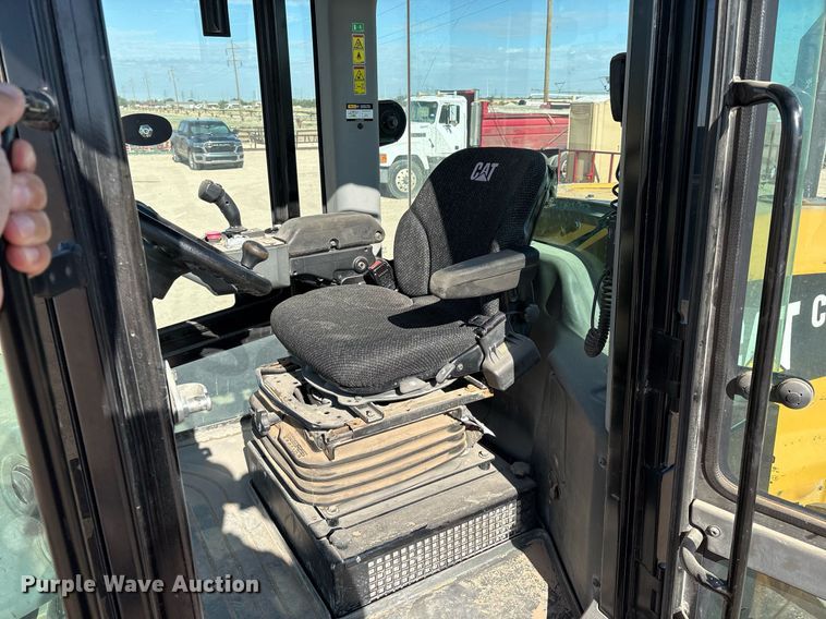 image for item EL2139 2019 Caterpillar CP56B single drum vibratory roller