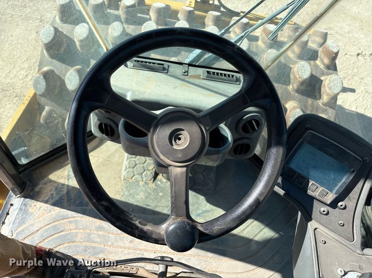 image for item EL2139 2019 Caterpillar CP56B single drum vibratory roller