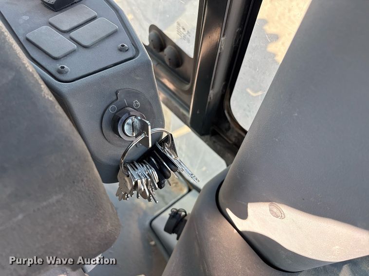 image for item EL2139 2019 Caterpillar CP56B single drum vibratory roller