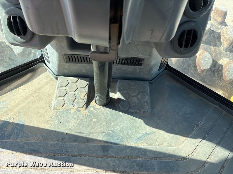 image for item EL2139 2019 Caterpillar CP56B single drum vibratory roller