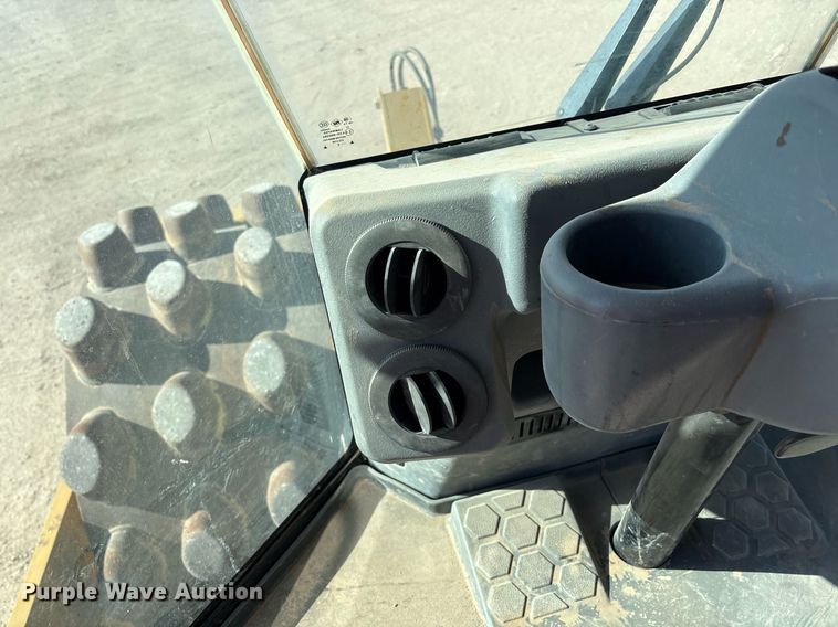 image for item EL2139 2019 Caterpillar CP56B single drum vibratory roller