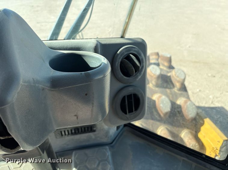 image for item EL2139 2019 Caterpillar CP56B single drum vibratory roller