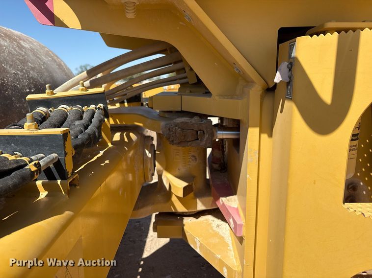 image for item EL2140 2008 Caterpillar CS56 single drum vibratory roller