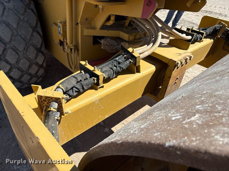 image for item EL2140 2008 Caterpillar CS56 single drum vibratory roller