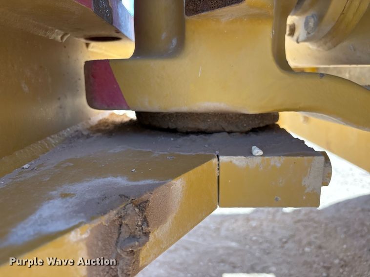 image for item EL2140 2008 Caterpillar CS56 single drum vibratory roller