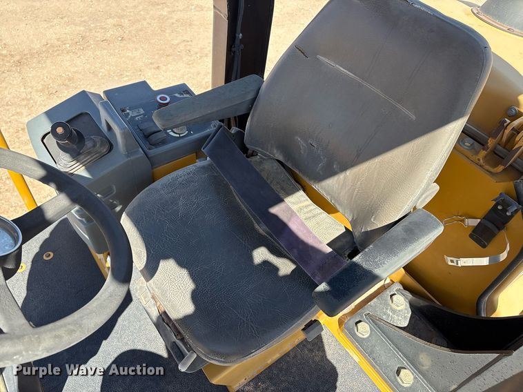 image for item EL2140 2008 Caterpillar CS56 single drum vibratory roller