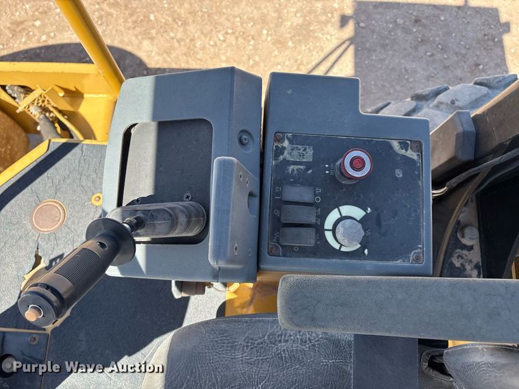 image for item EL2140 2008 Caterpillar CS56 single drum vibratory roller