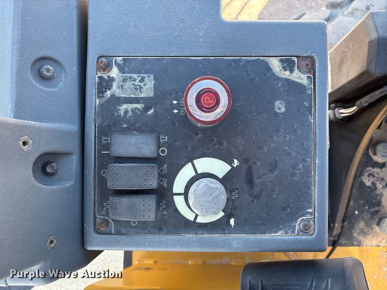 image for item EL2140 2008 Caterpillar CS56 single drum vibratory roller