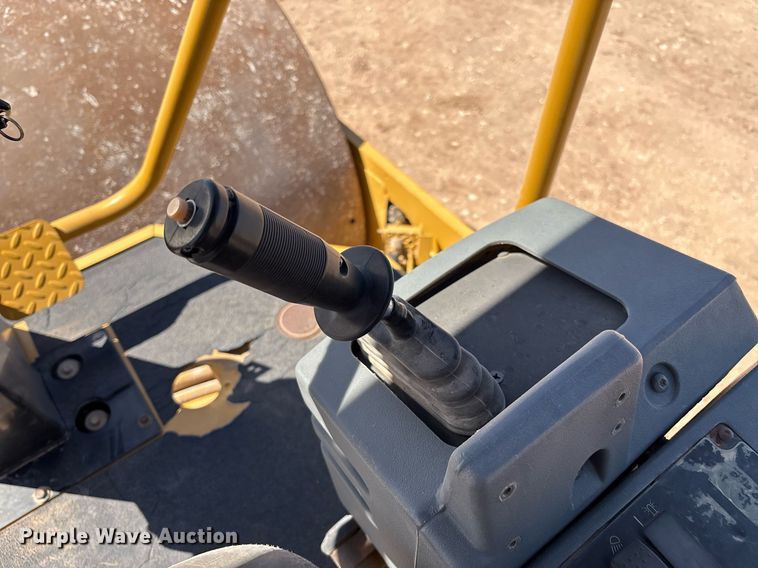 image for item EL2140 2008 Caterpillar CS56 single drum vibratory roller