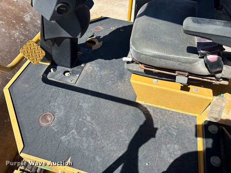 image for item EL2140 2008 Caterpillar CS56 single drum vibratory roller