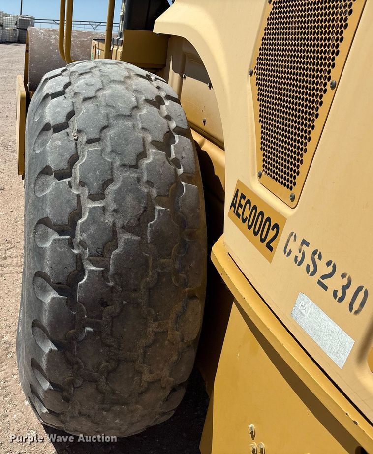 image for item EL2140 2008 Caterpillar CS56 single drum vibratory roller