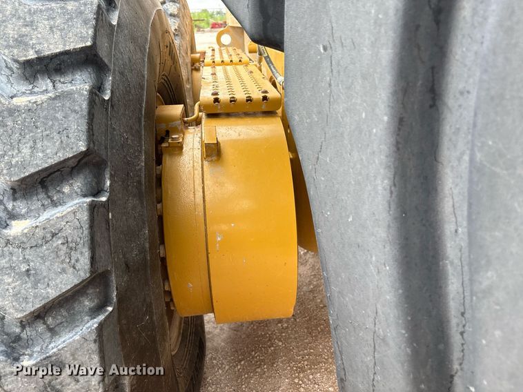 image for item EL2143 2011 Caterpillar 160M2 VHP Plus motor grader