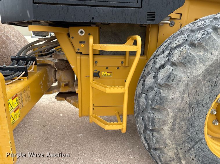 image for item EL2144 2017 Caterpillar CS56B single drum vibratory roller