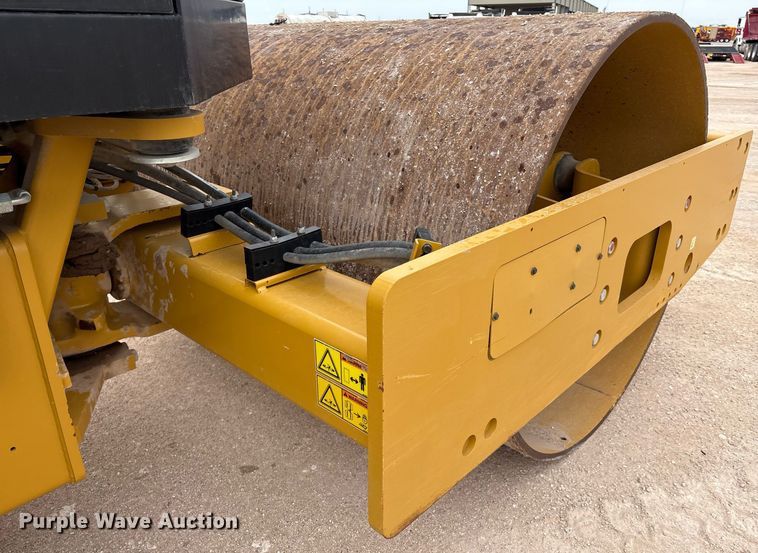 image for item EL2144 2017 Caterpillar CS56B single drum vibratory roller