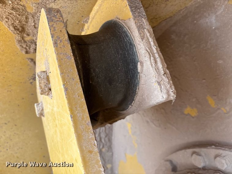 image for item EL2144 2017 Caterpillar CS56B single drum vibratory roller