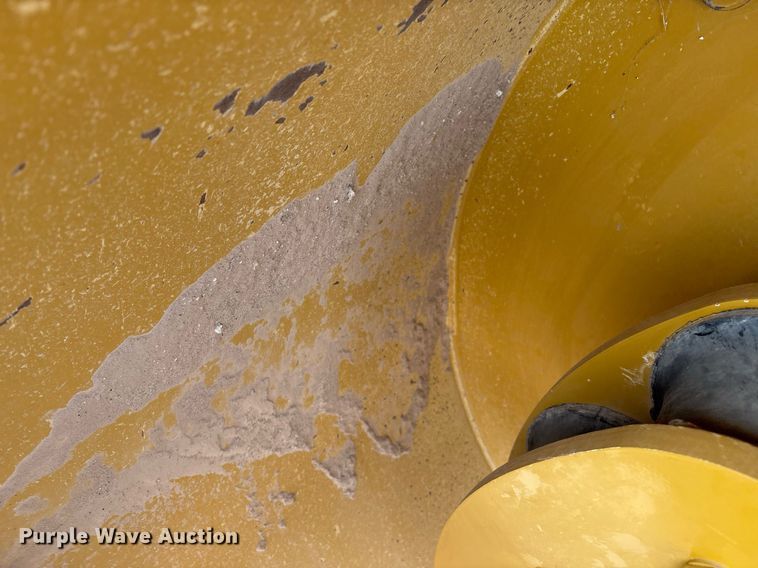 image for item EL2144 2017 Caterpillar CS56B single drum vibratory roller