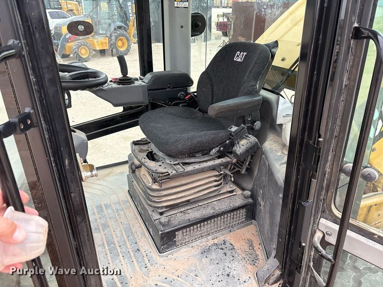 image for item EL2144 2017 Caterpillar CS56B single drum vibratory roller