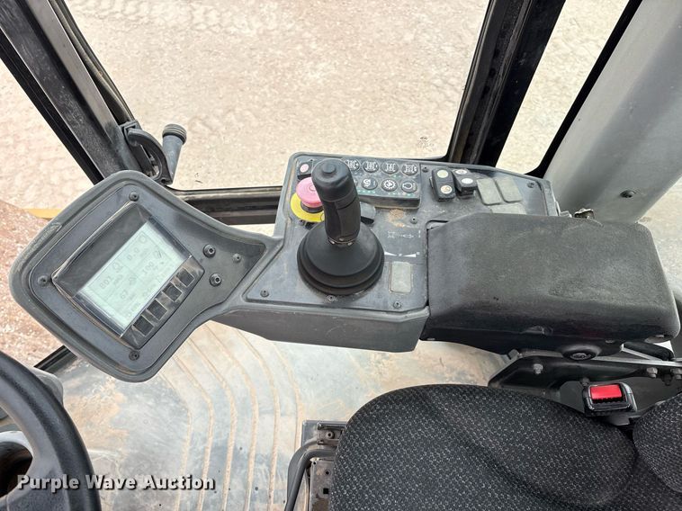 image for item EL2144 2017 Caterpillar CS56B single drum vibratory roller