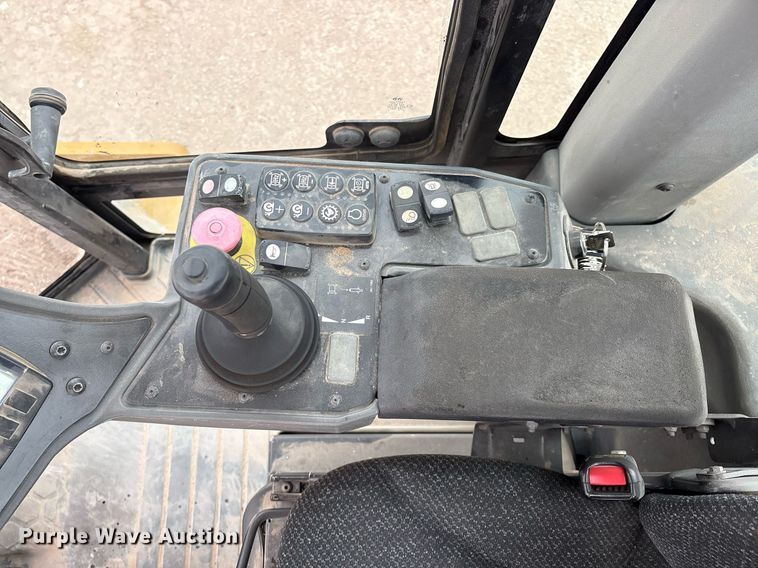 image for item EL2144 2017 Caterpillar CS56B single drum vibratory roller