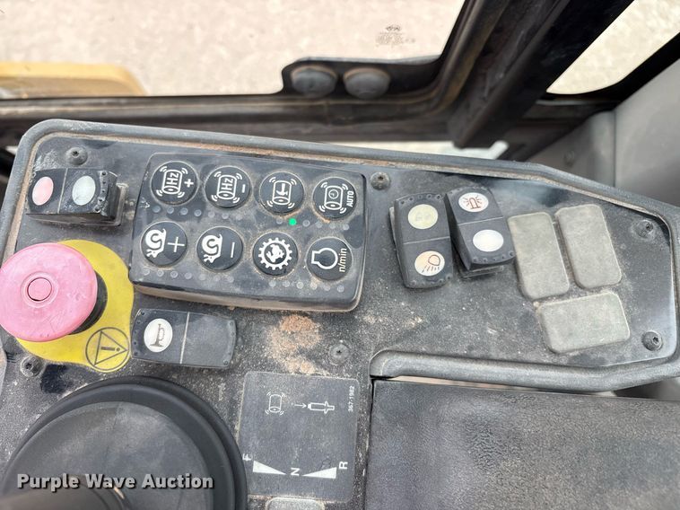 image for item EL2144 2017 Caterpillar CS56B single drum vibratory roller