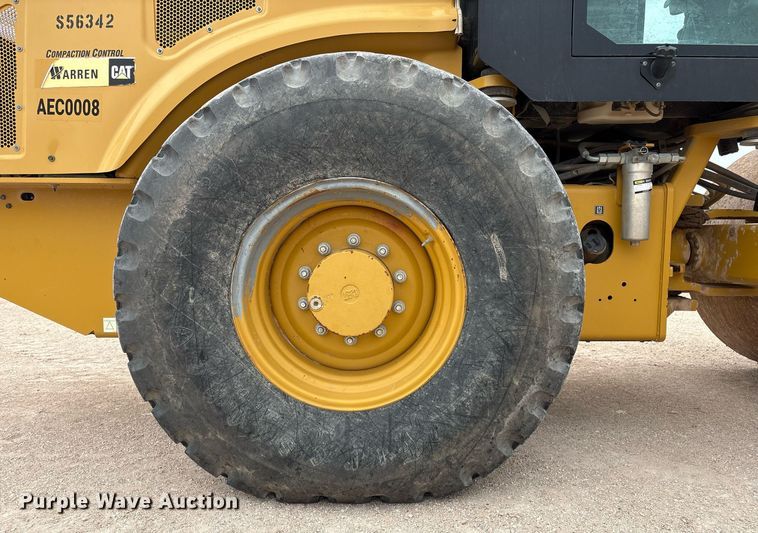 image for item EL2144 2017 Caterpillar CS56B single drum vibratory roller