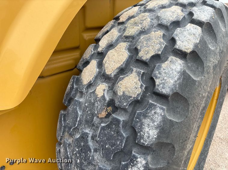 image for item EL2144 2017 Caterpillar CS56B single drum vibratory roller
