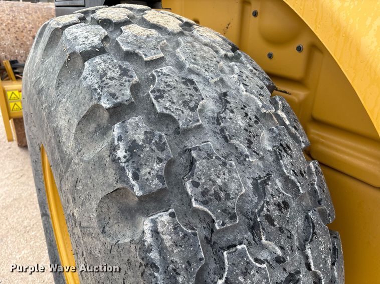 image for item EL2144 2017 Caterpillar CS56B single drum vibratory roller