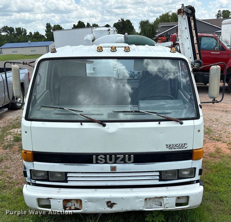 image for item EL2150 1995 Isuzu NPR vacuum truck
