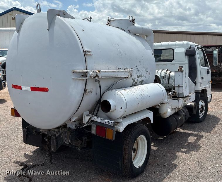 image for item EL2150 1995 Isuzu NPR vacuum truck