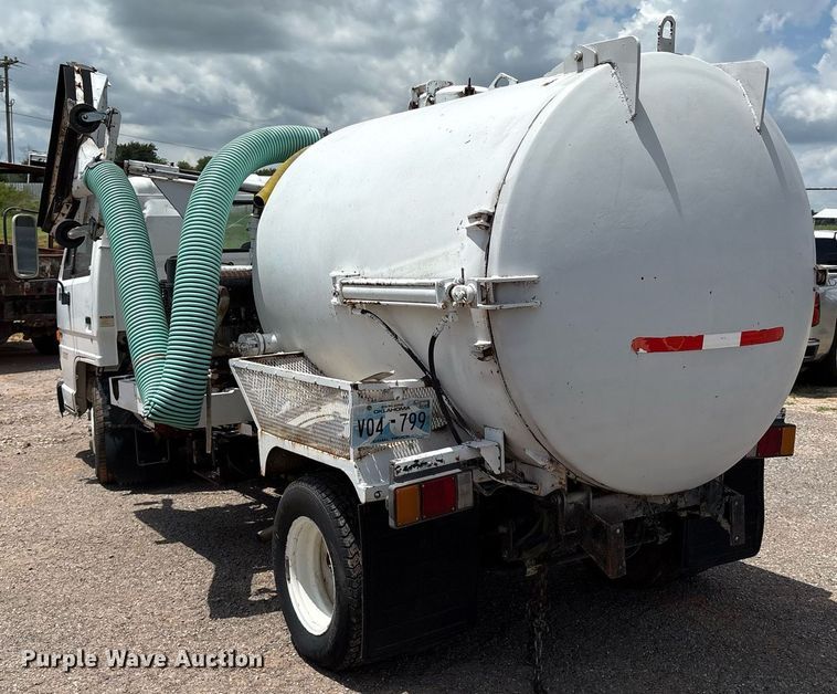 image for item EL2150 1995 Isuzu NPR vacuum truck