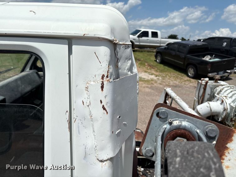 image for item EL2150 1995 Isuzu NPR vacuum truck