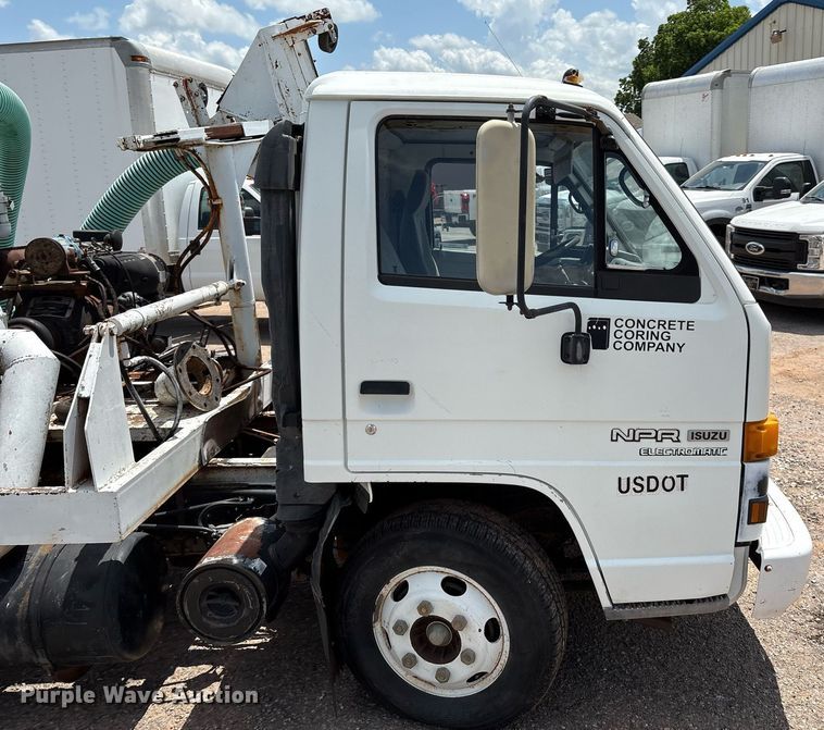 image for item EL2150 1995 Isuzu NPR vacuum truck