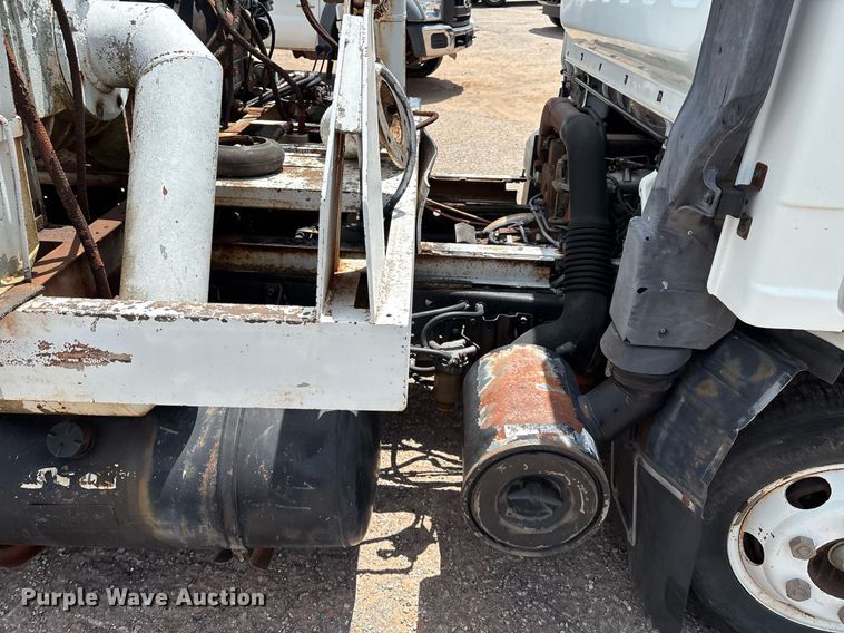 image for item EL2150 1995 Isuzu NPR vacuum truck