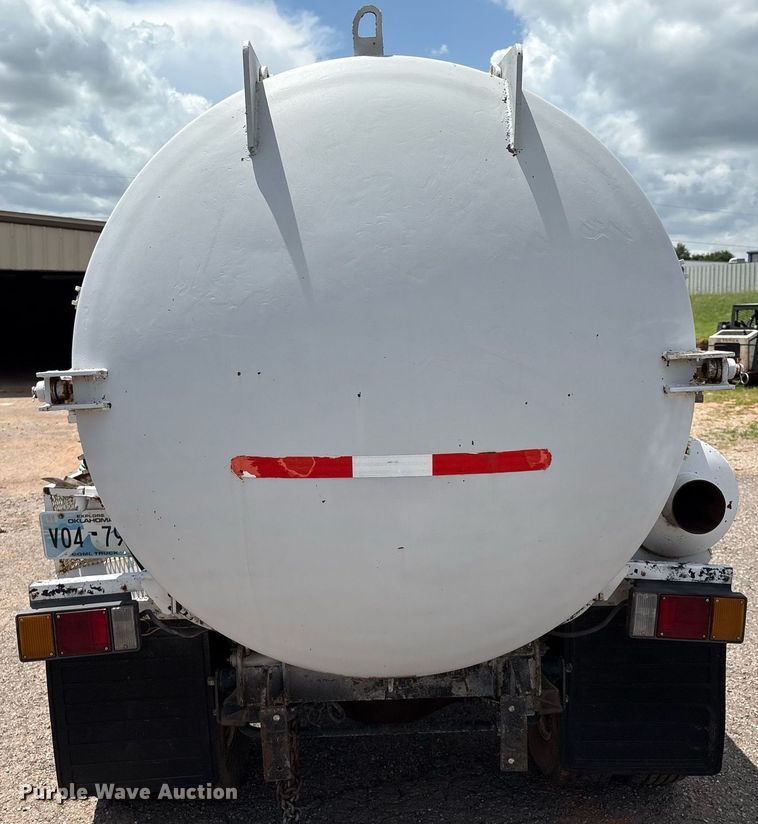 image for item EL2150 1995 Isuzu NPR vacuum truck