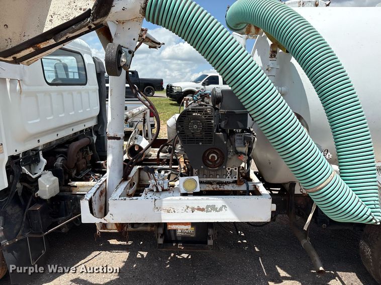 image for item EL2150 1995 Isuzu NPR vacuum truck