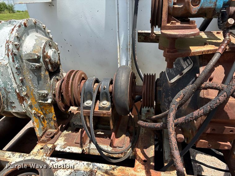 image for item EL2150 1995 Isuzu NPR vacuum truck