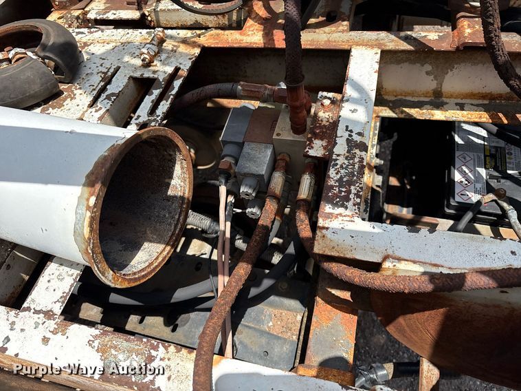 image for item EL2150 1995 Isuzu NPR vacuum truck