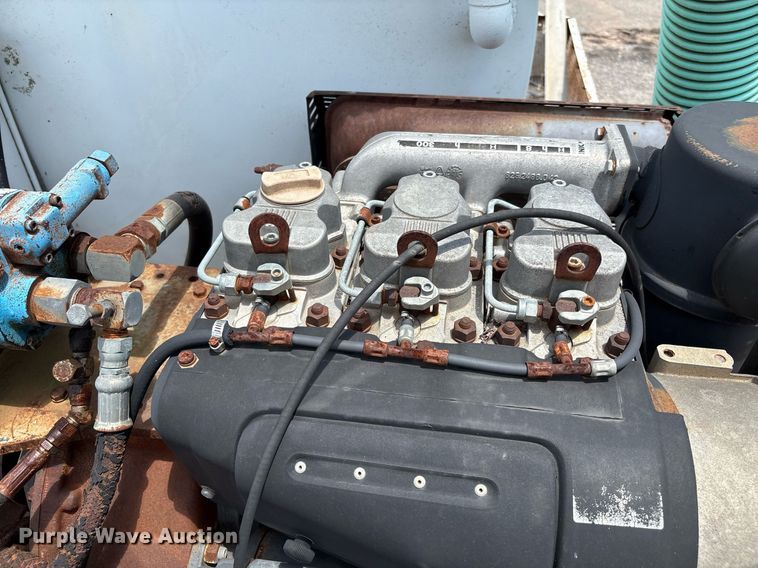 image for item EL2150 1995 Isuzu NPR vacuum truck