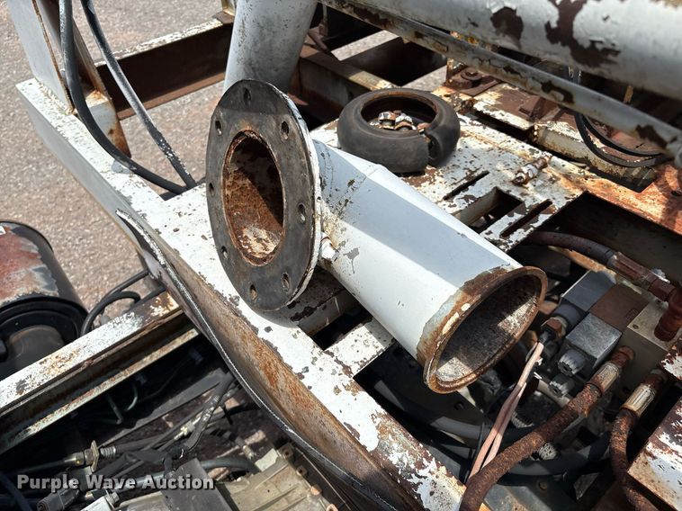 image for item EL2150 1995 Isuzu NPR vacuum truck