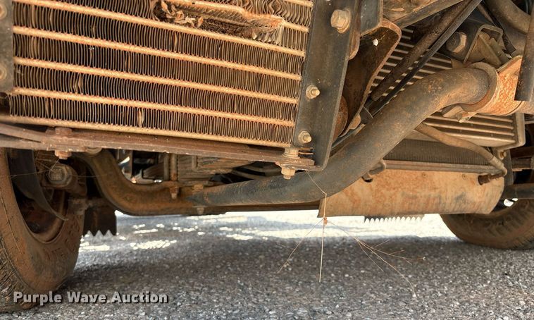 image for item EL2150 1995 Isuzu NPR vacuum truck