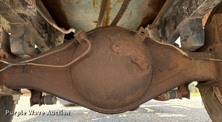 image for item EL2150 1995 Isuzu NPR vacuum truck