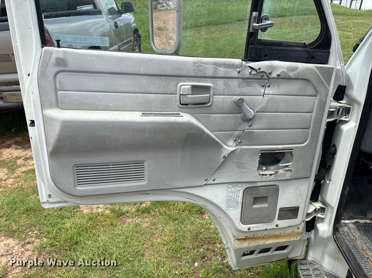 image for item EL2150 1995 Isuzu NPR vacuum truck