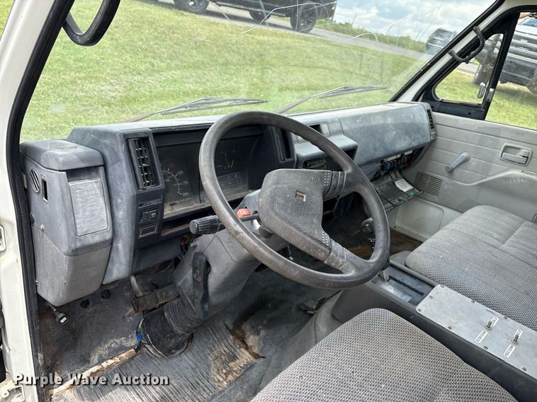 image for item EL2150 1995 Isuzu NPR vacuum truck