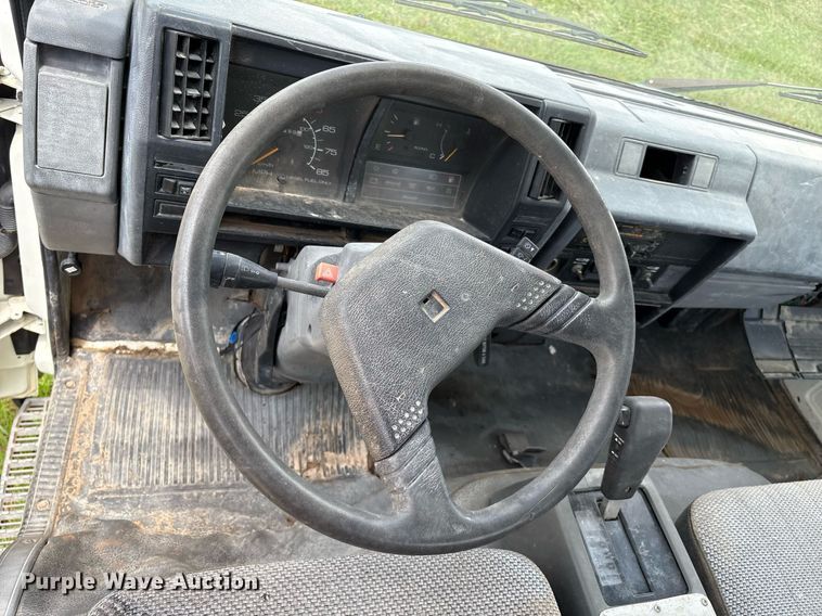 image for item EL2150 1995 Isuzu NPR vacuum truck