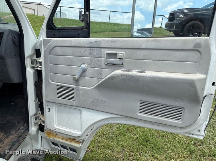 image for item EL2150 1995 Isuzu NPR vacuum truck