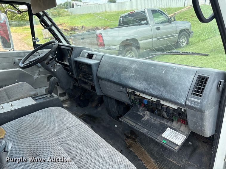 image for item EL2150 1995 Isuzu NPR vacuum truck